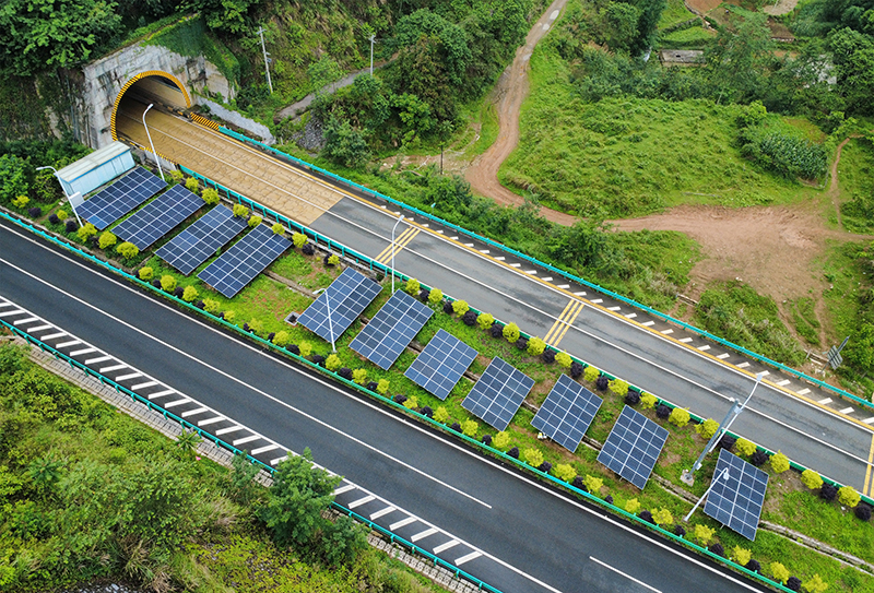 龍邦至靖西高速公路蕾?gòu)V隧道分布式光伏電站.jpg